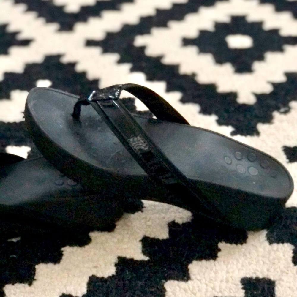 VIONIC Tide Black Patent sandal size 7